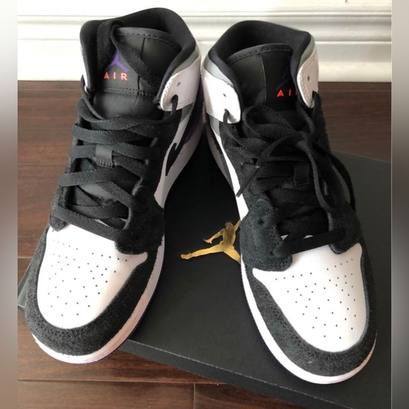 Brand New Jordon 1 Purple Mid - Picture 9 of 9